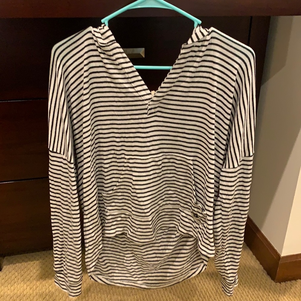 Roxy, V neck long sleeve